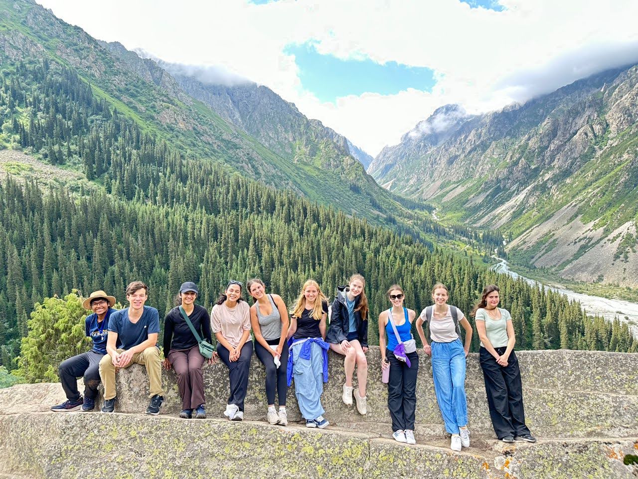 NSLI-Y Russian participants on an excursion