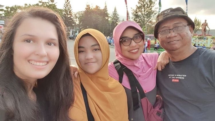 Aurelia poses with three people she met during her time in Indonesia.