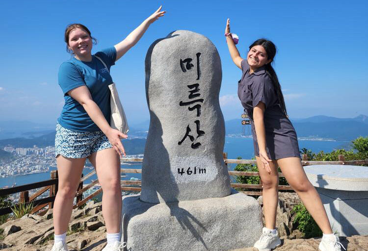 NSLI-Y Korean participants at momument in Korea