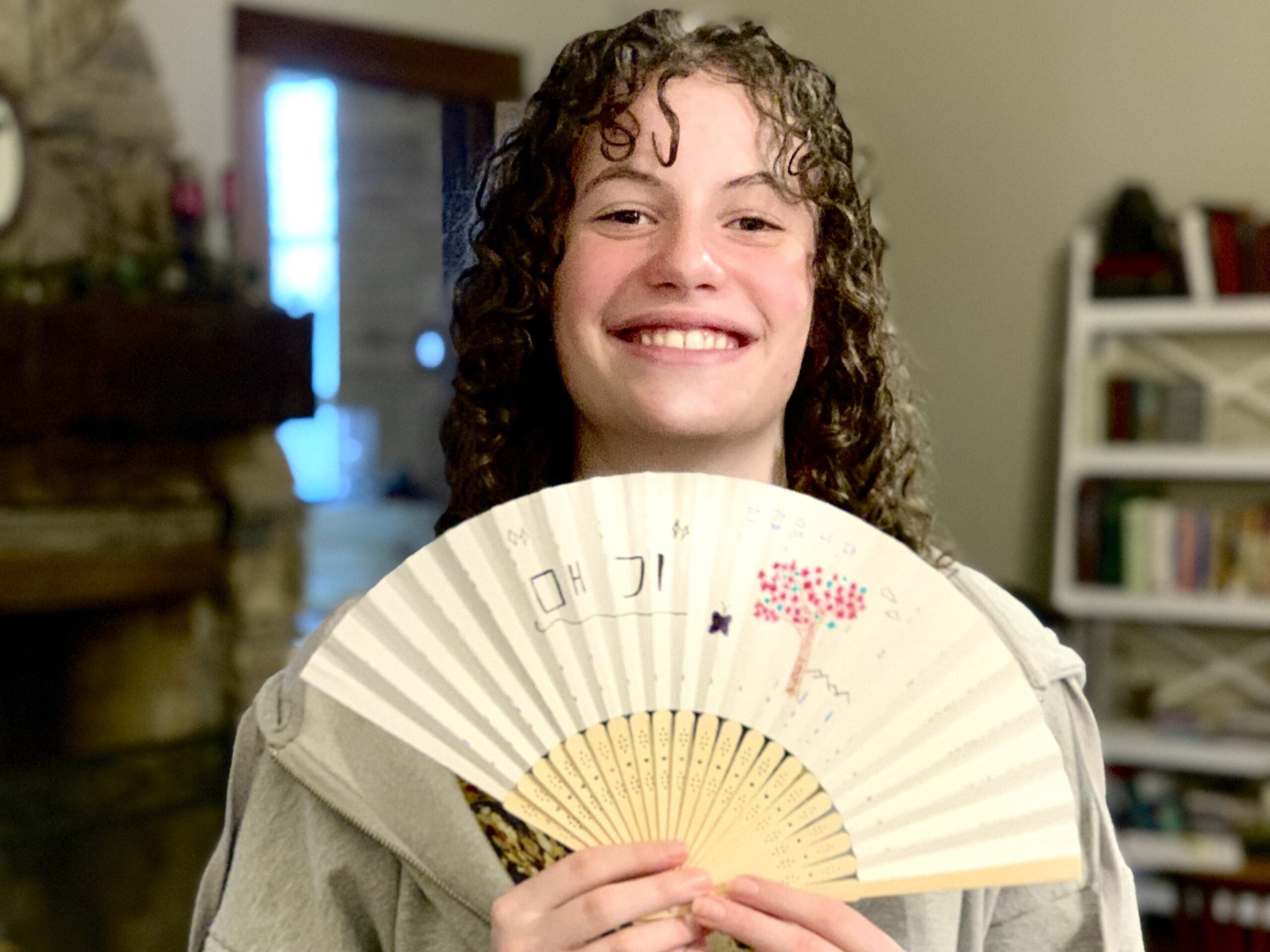 Virtual NSLI-Y Korean participant with fan