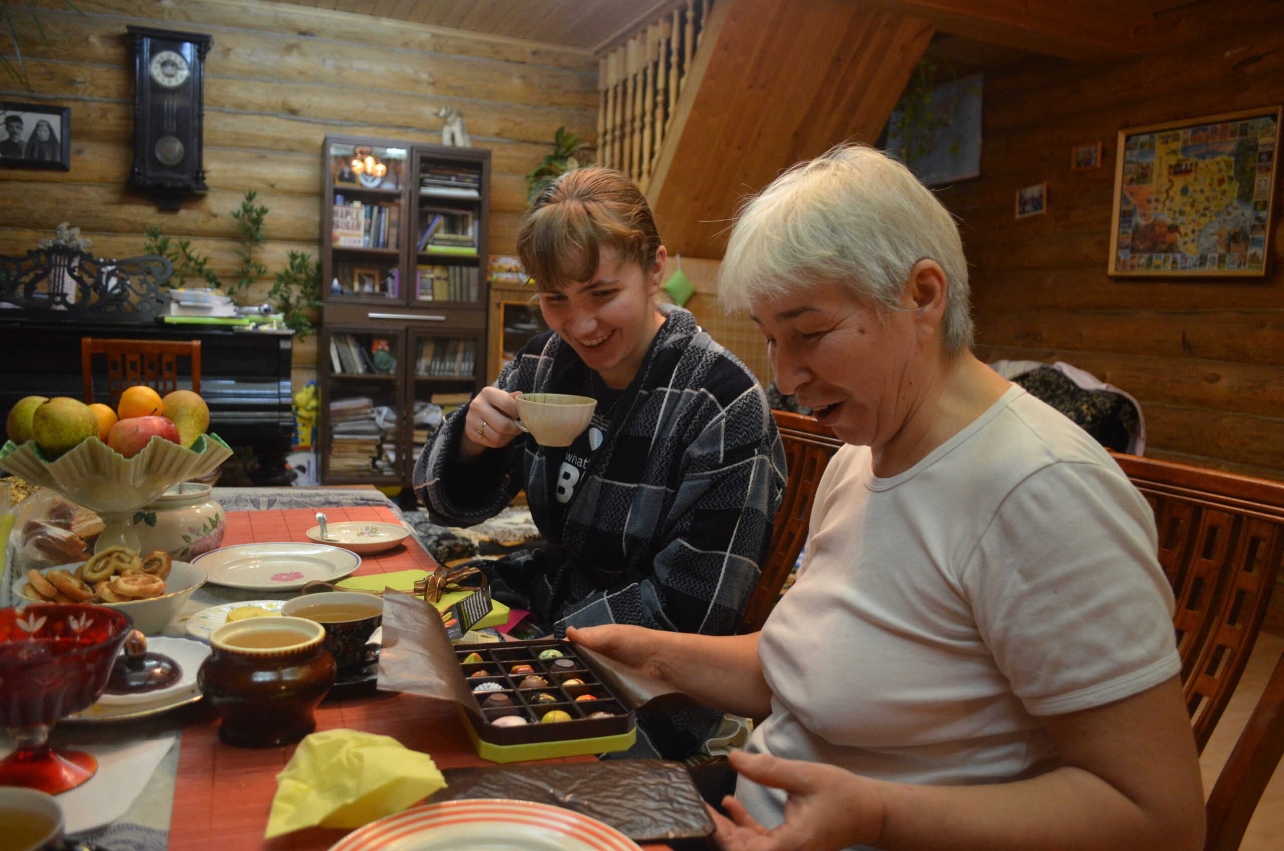 image of a nsli-y student with host family in their home